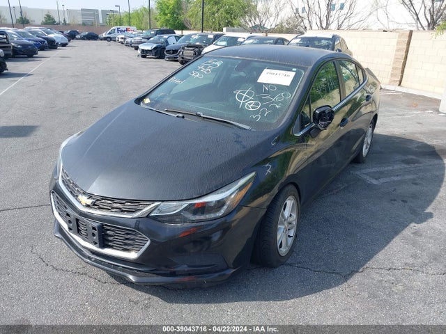 Chevrolet Cruze Lt Auto 2018 1G1BE5SM0J7167144 Image 2