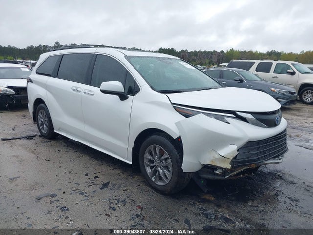 Toyota SIENNA XLE 2024 5TDYRKEC2RS183869 Image 1