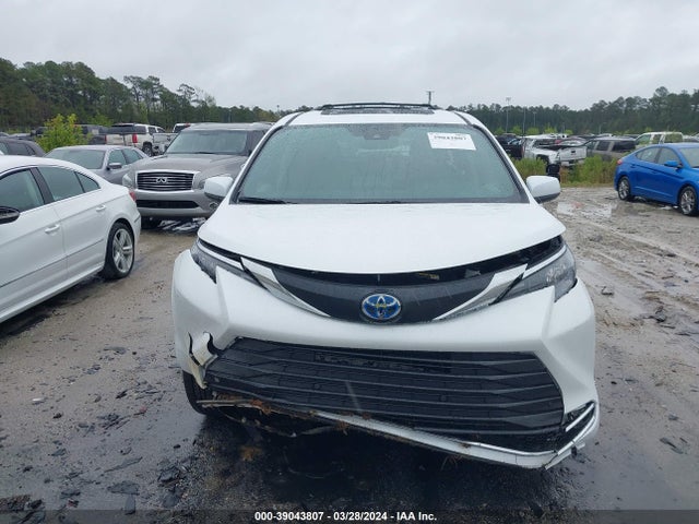 Toyota SIENNA XLE 2024 5TDYRKEC2RS183869 Image 12