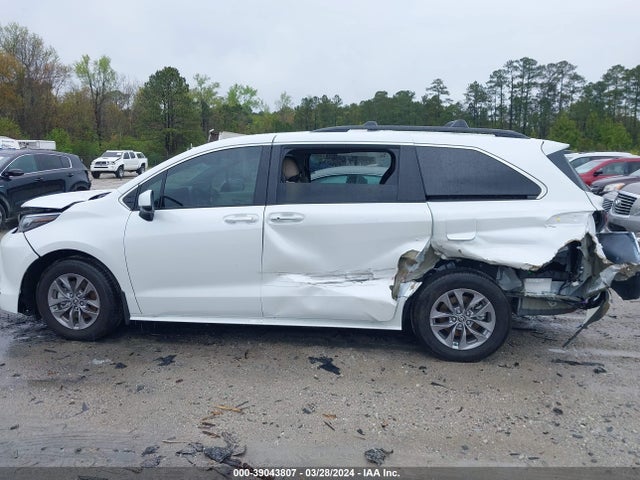 Toyota SIENNA XLE 2024 5TDYRKEC2RS183869 Image 14