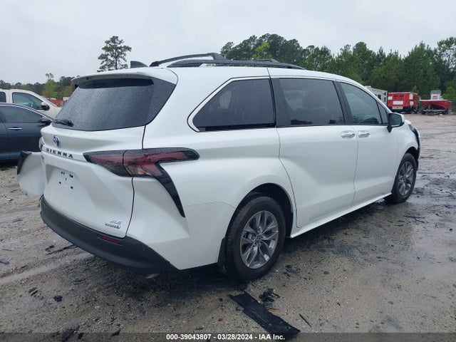 Toyota SIENNA XLE 2024 5TDYRKEC2RS183869 Image 4
