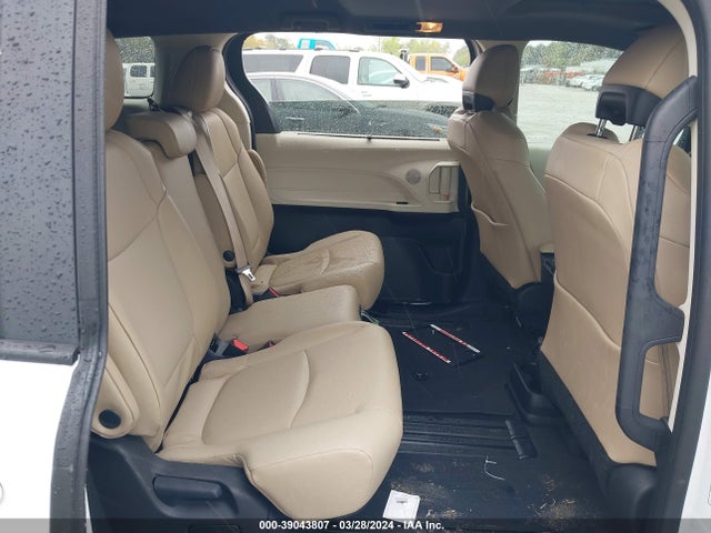 Toyota SIENNA XLE 2024 5TDYRKEC2RS183869 Image 8