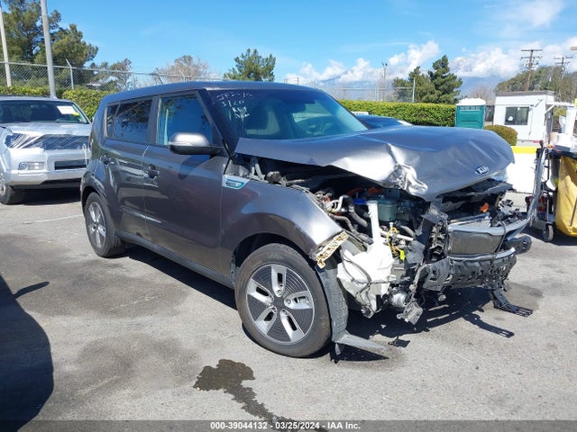 2018 KNDJX3AE5J7026470 main image