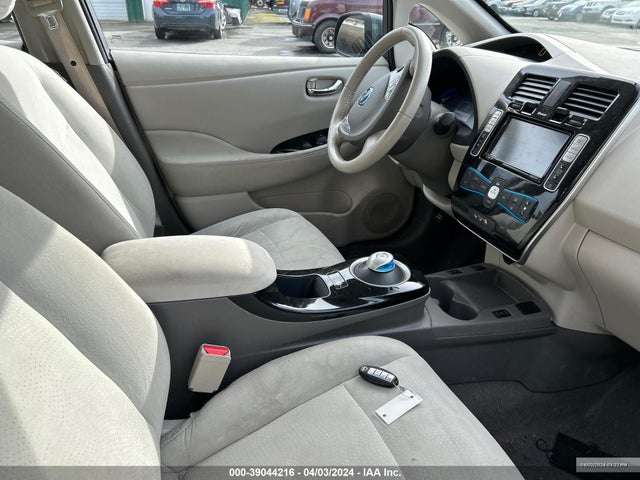 Nissan LEAF SV 2017 1N4BZ0CP5HC307171 Image 5