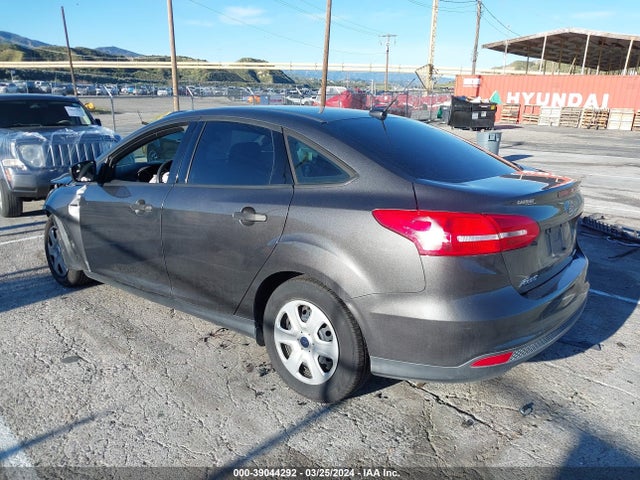 Ford FOCUS S 2016 1FADP3E2XGL258517 Image 3