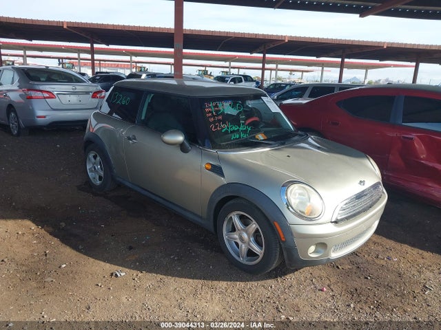2007 MINI COOPER WMWMF33517TT52261 Photo 0