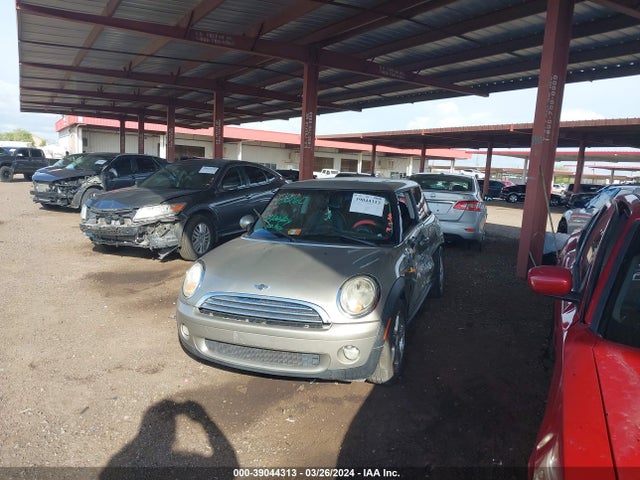2007 MINI COOPER WMWMF33517TT52261 Photo 1