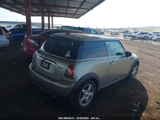 2007 MINI COOPER WMWMF33517TT52261 Photo 3