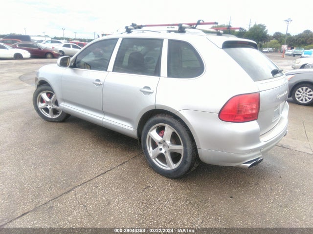 2005 PORSCHE CAYENNE WP1AC29P05LA90357 Photo 2