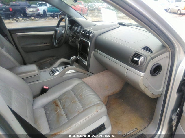 2005 PORSCHE CAYENNE WP1AC29P05LA90357 Photo 4