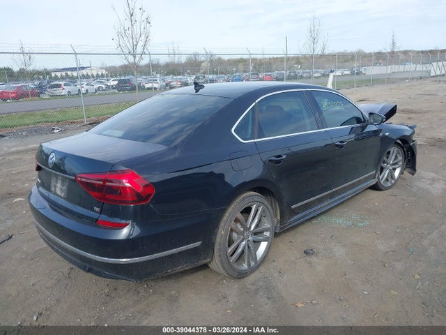 1VWDT7A33HC032443 Volkswagen Passat 1.8t R-line