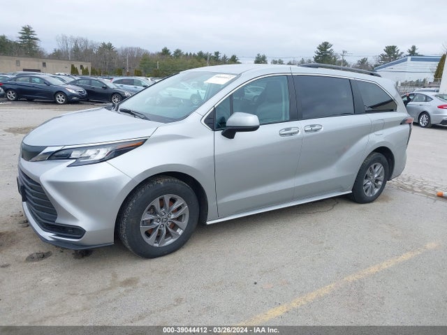 Toyota SIENNA LE 2022 5TDKSKFC9NS046382 Image 2