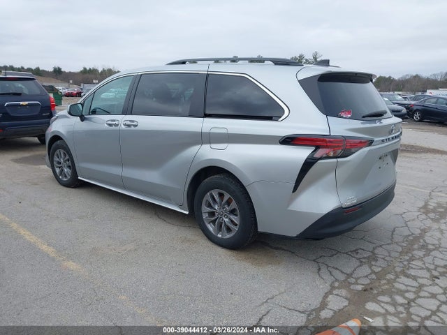 Toyota SIENNA LE 2022 5TDKSKFC9NS046382 Image 3