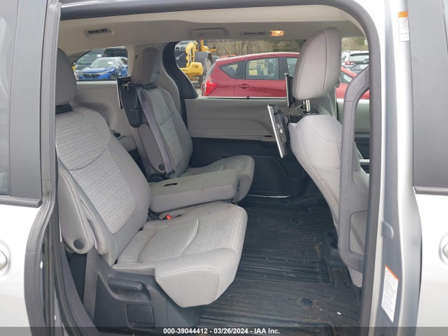 Toyota SIENNA LE 2022 5TDKSKFC9NS046382 Image 8
