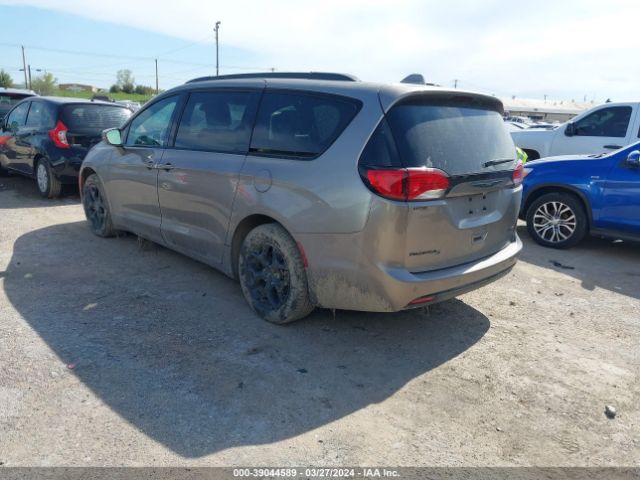 2018 CHRYSLER PACIFICA 2C4RC1GG7JR257056 Photo 2