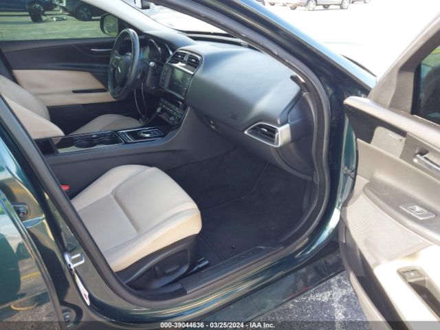 SAJAD4BV1HA964106 Jaguar Xe 35t Premium