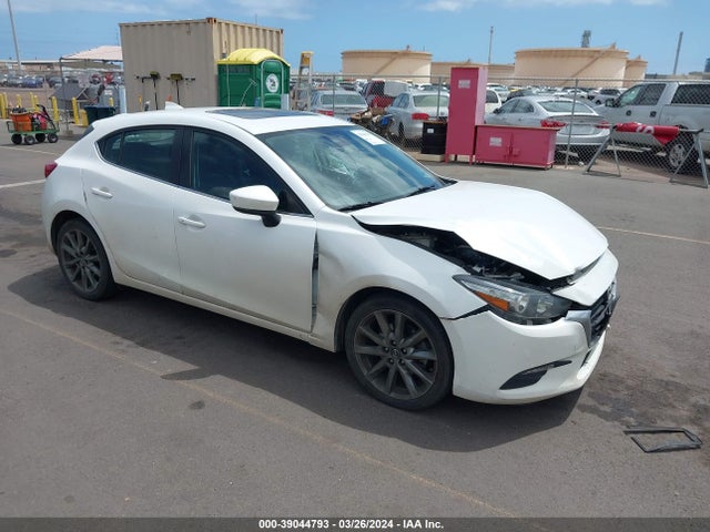 Mazda 3 TOURING 2018 3MZBN1L34JM220324 Image 1