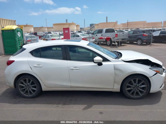 Mazda 3 TOURING 2018 3MZBN1L34JM220324 Image 13