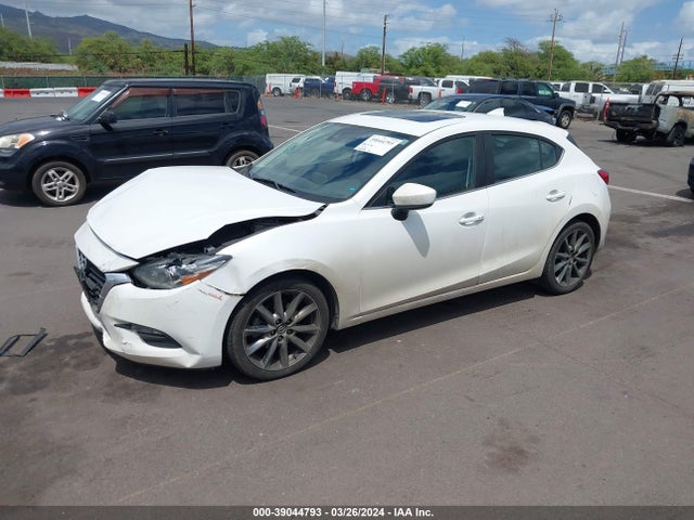 Mazda 3 TOURING 2018 3MZBN1L34JM220324 Image 2