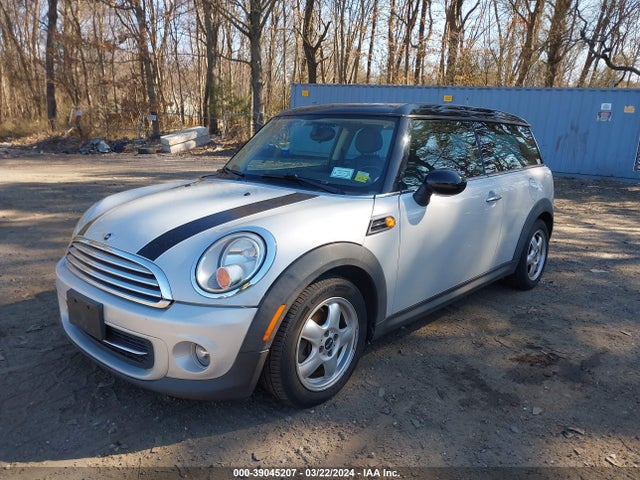 2011 MINI COOPER CLUBMAN WMWZF3C56BTX82253 Photo 1