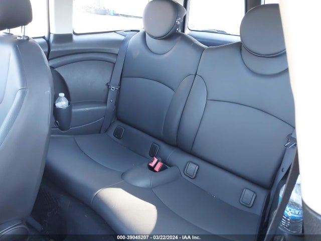 2011 MINI COOPER CLUBMAN WMWZF3C56BTX82253 Photo 7