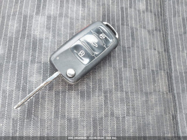 WVGAV7AX9FW552625 Volkswagen TIGUAN S