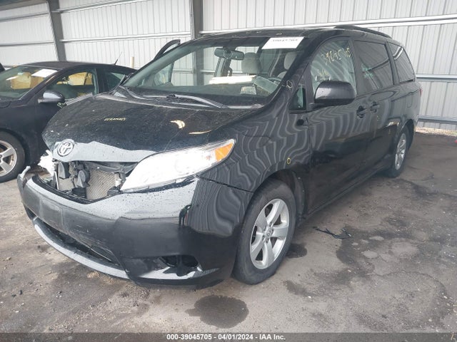 Toyota Sienna Le 8 Passenger 2015 5TDKK3DC5FS663174 Image 2