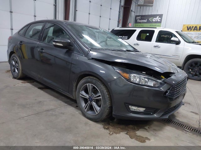 Ford FOCUS SE 2018 1FADP3FE1JL260415 Image 1