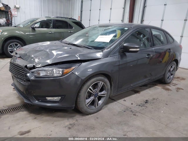 Ford FOCUS SE 2018 1FADP3FE1JL260415 Image 2