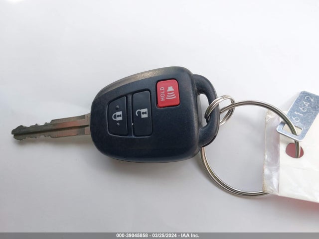 Toyota RAV4 LE 2018 JTMBFREVXJD233636 Image 11