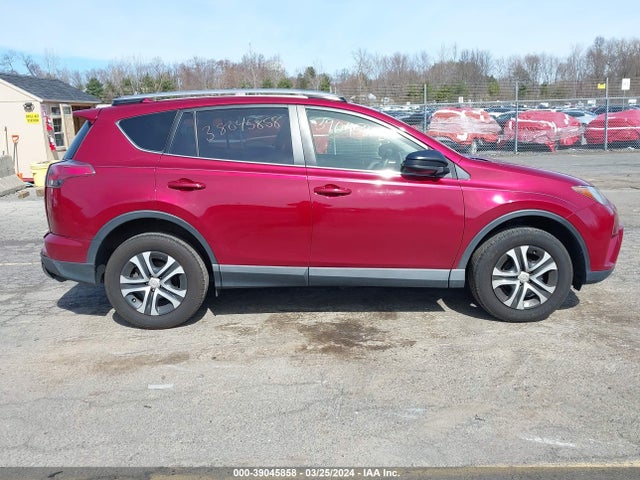 Toyota RAV4 LE 2018 JTMBFREVXJD233636 Image 13