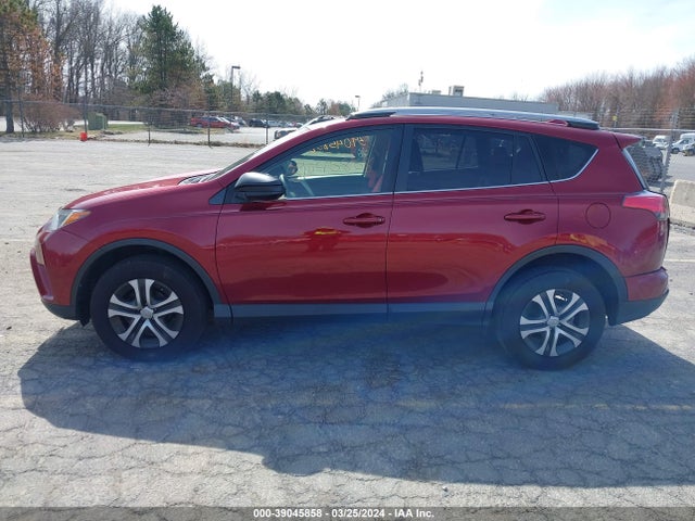 Toyota RAV4 LE 2018 JTMBFREVXJD233636 Image 14