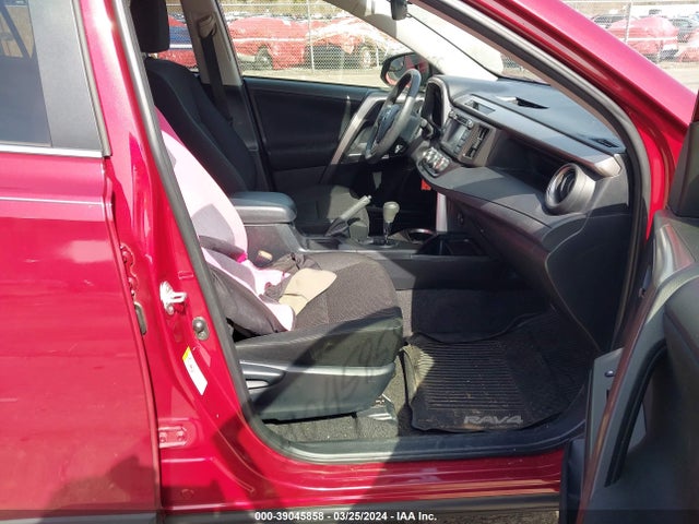 Toyota RAV4 LE 2018 JTMBFREVXJD233636 Image 5