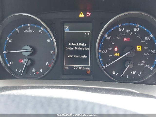 Toyota RAV4 LE 2018 JTMBFREVXJD233636 Image 7