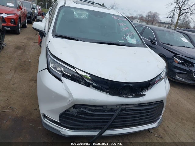 Toyota SIENNA XLE 2022 5TDYRKEC2NS133385 Image 12