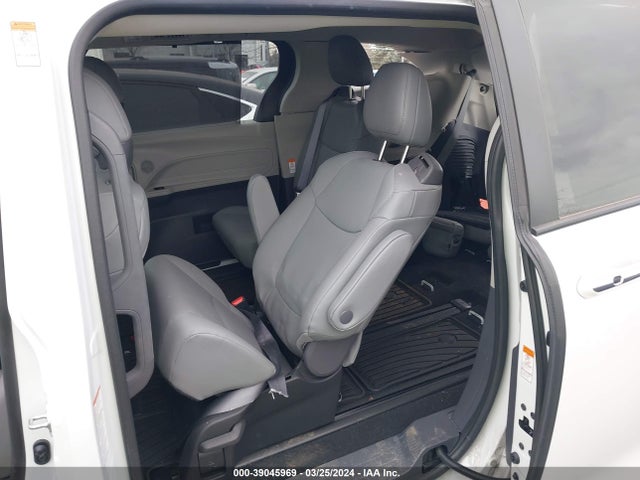 Toyota SIENNA XLE 2022 5TDYRKEC2NS133385 Image 8