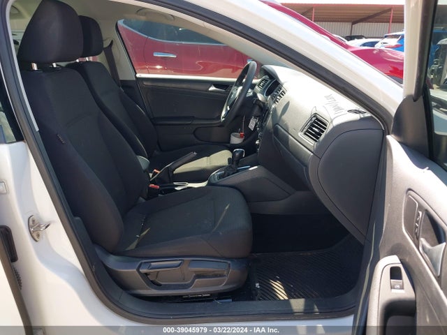 3VW267AJ8GM353615 Volkswagen Jetta 1.4t S