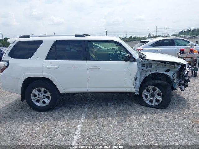 Toyota 4RUNNER SR5 2021 JTEMU5JR4M5935932 Image 14
