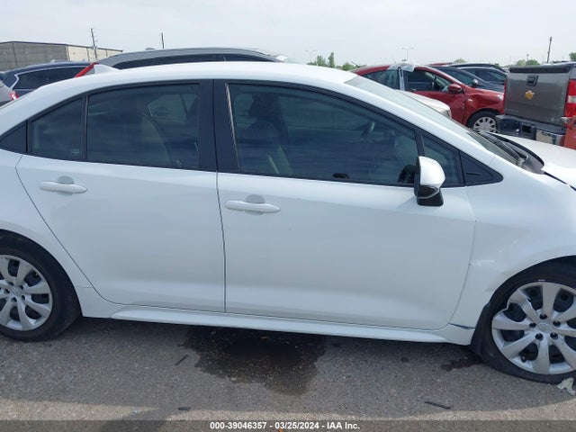 Toyota COROLLA LE 2022 JTDEPMAE8N3027925 Image 13