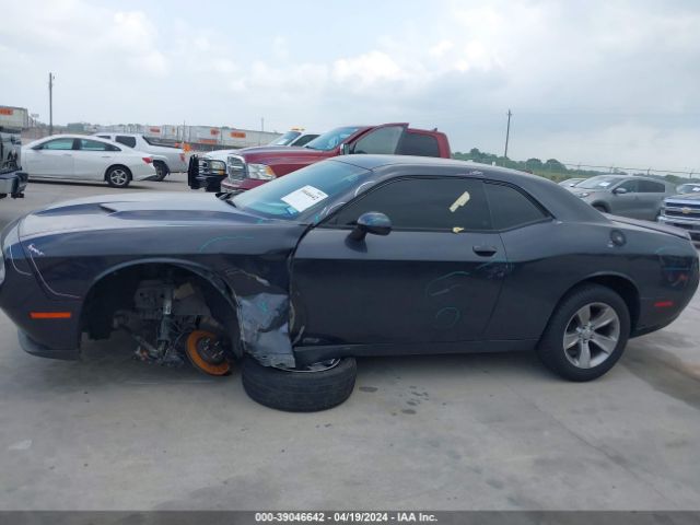 2C3CDZAG7JH183688 Dodge Challenger Sxt