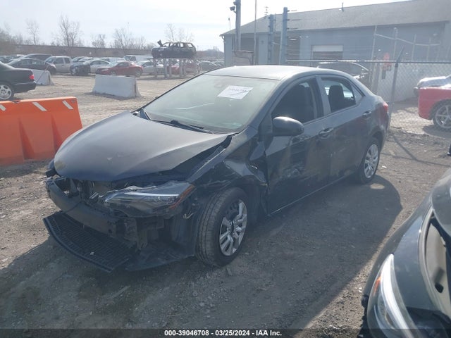 Toyota COROLLA LE 2018 5YFBURHE2JP755739 Image 2