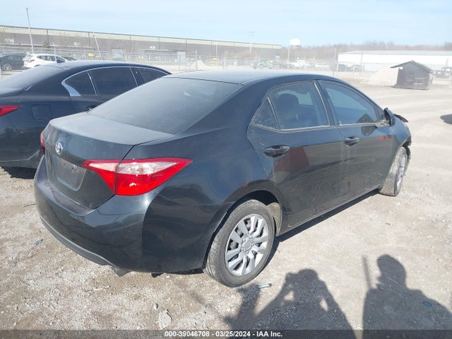 Toyota COROLLA LE 2018 5YFBURHE2JP755739 Image 4