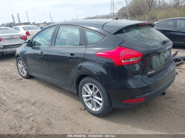 Ford FOCUS SE 2017 1FADP3K25HL302476 Image 3
