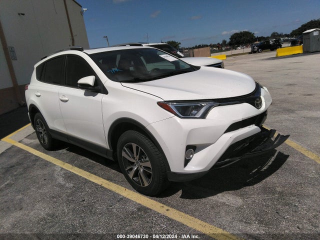 Toyota Rav4 Xle 2017 JTMWFREV4HD101404 Image 1