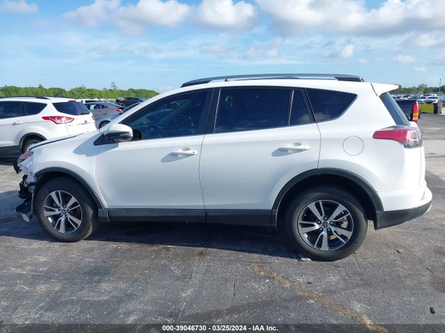 Toyota Rav4 Xle 2017 JTMWFREV4HD101404 Image 14