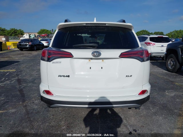 Toyota Rav4 Xle 2017 JTMWFREV4HD101404 Image 16