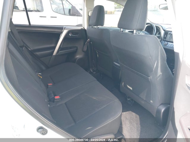 Toyota Rav4 Xle 2017 JTMWFREV4HD101404 Image 8