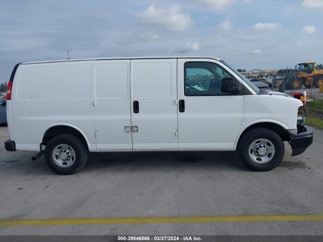 Chevrolet Express 2500 Work Van 2017 1GCWGAFF5H1116128 Image 14