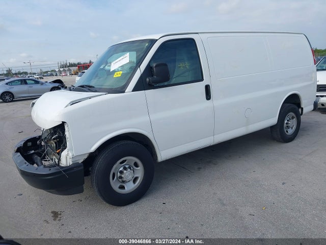 Chevrolet Express 2500 Work Van 2017 1GCWGAFF5H1116128 Image 2