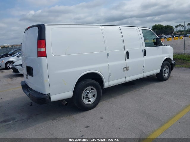 Chevrolet Express 2500 Work Van 2017 1GCWGAFF5H1116128 Image 4